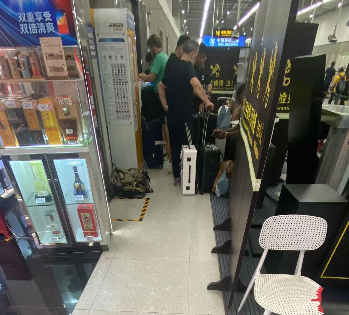 AVFChinalions's tweet photo. Wesley has arrived in Shenzhen. A member of the China Lions Club is waiting at the airport.
#AVCLC https://t.co/F8JdlMQwJY