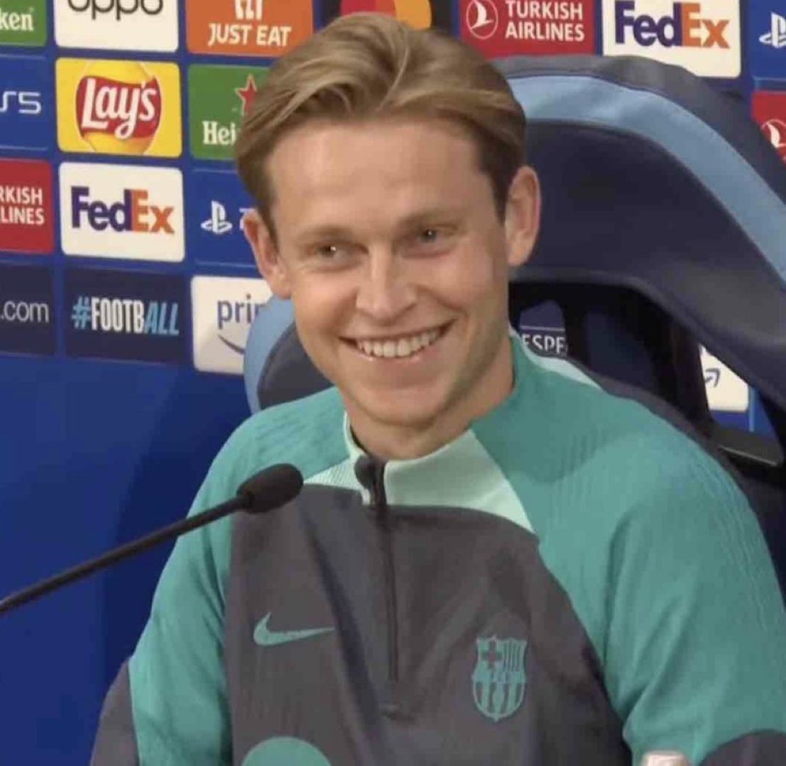 J’voulais faire un tweet « qui est tjr dans le train de l’immense Frenkie de Jong ? » mais c’est inutile vu que tous les supporters sont bien installés dedans 🤣🤝