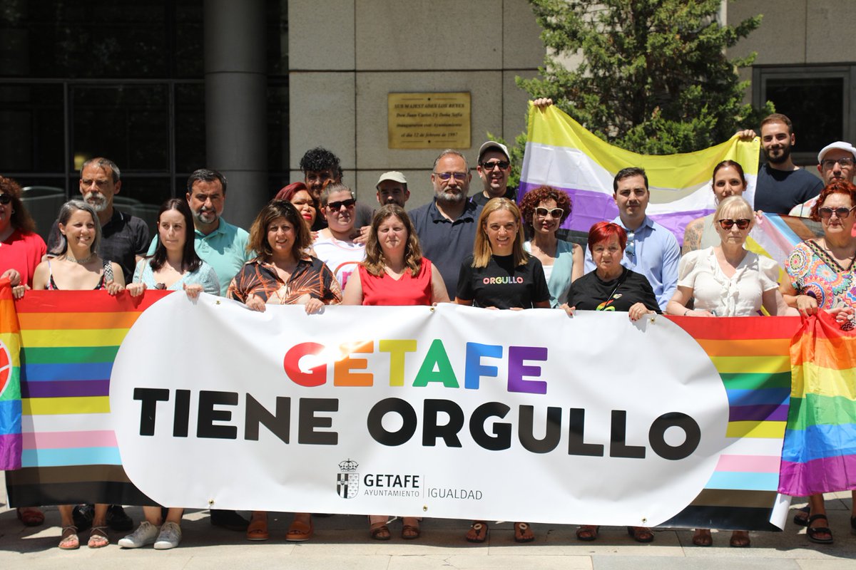 Foto institucional con motivo del #Orgullo2025
Recuerda que mañana a las 20:00h tiene lugar la manifestación desde Getafe Central con el lema de este año: 'Sí quiero, sí puedo, sí con orgullo. 20 años de amor '
Toda la programación aquí: getafe.es/getafe-celebra…