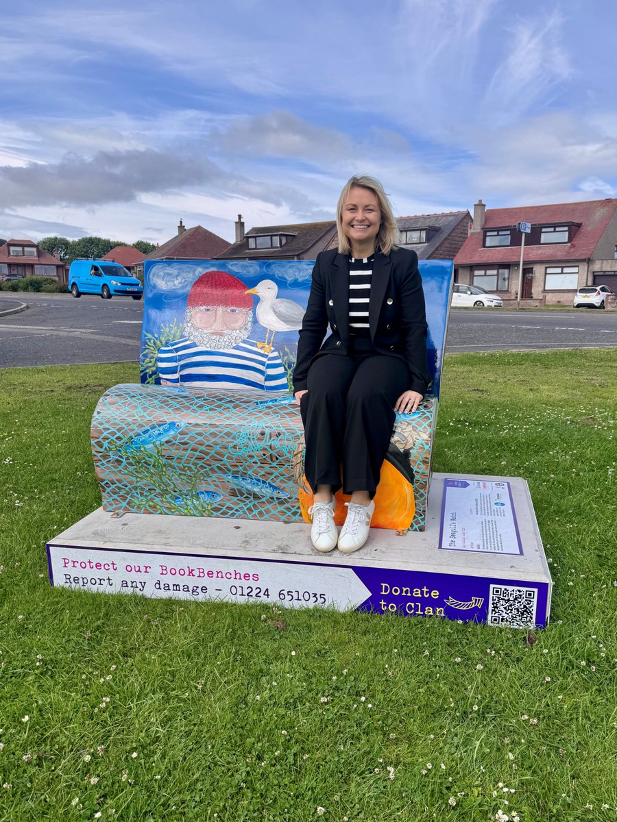 PeterheadPort's tweet photo. PPA and ASCO are proud to jointly sponsor “The Seagull’s Watch” Bookbench, located at the Peterhead Lido as part of this summer's Bookbench Trail for Clan Cancer Support. The install today was exciting and we're delighted with talented artist Ali Elly's design. @BookBenchTrail https://t.co/cnt7phHA0S