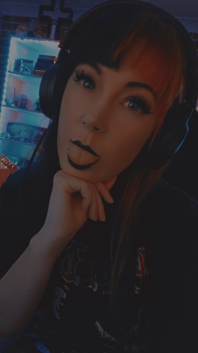 Last push to get the Season Emblem before Season 9 starts next week!
Have you finished your Season Journey?
Live now until about midnight - i have work in the morning 🙃

#DiabloIV #GamerGirl #Twitch