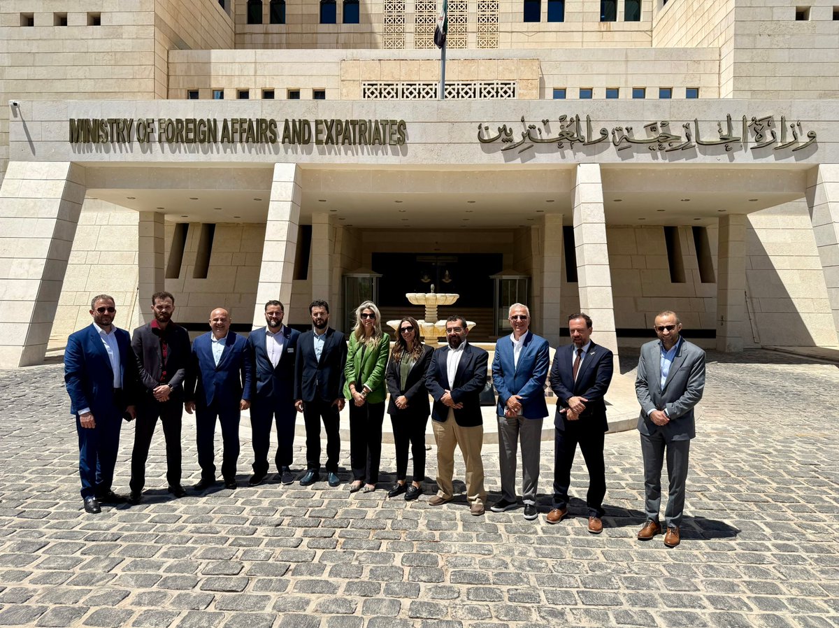 AliaNatafgi's tweet image. كان لمنظمة التحالف السوري الأمريكي من أجل السلام والازدهار شرف الاجتماع مع السيد قتيبة إديلبي، مدير إدارة اميركا، والسيد محمد قنطري، نائب مدير إدارة امريكا في وزارة الخارجية والمغتربين السورية.
شكّل هذا الاجتماع خطوة مهمة نحو توحيد المصالح المشتركة وتعزيز الحوار والشراكة مع…
