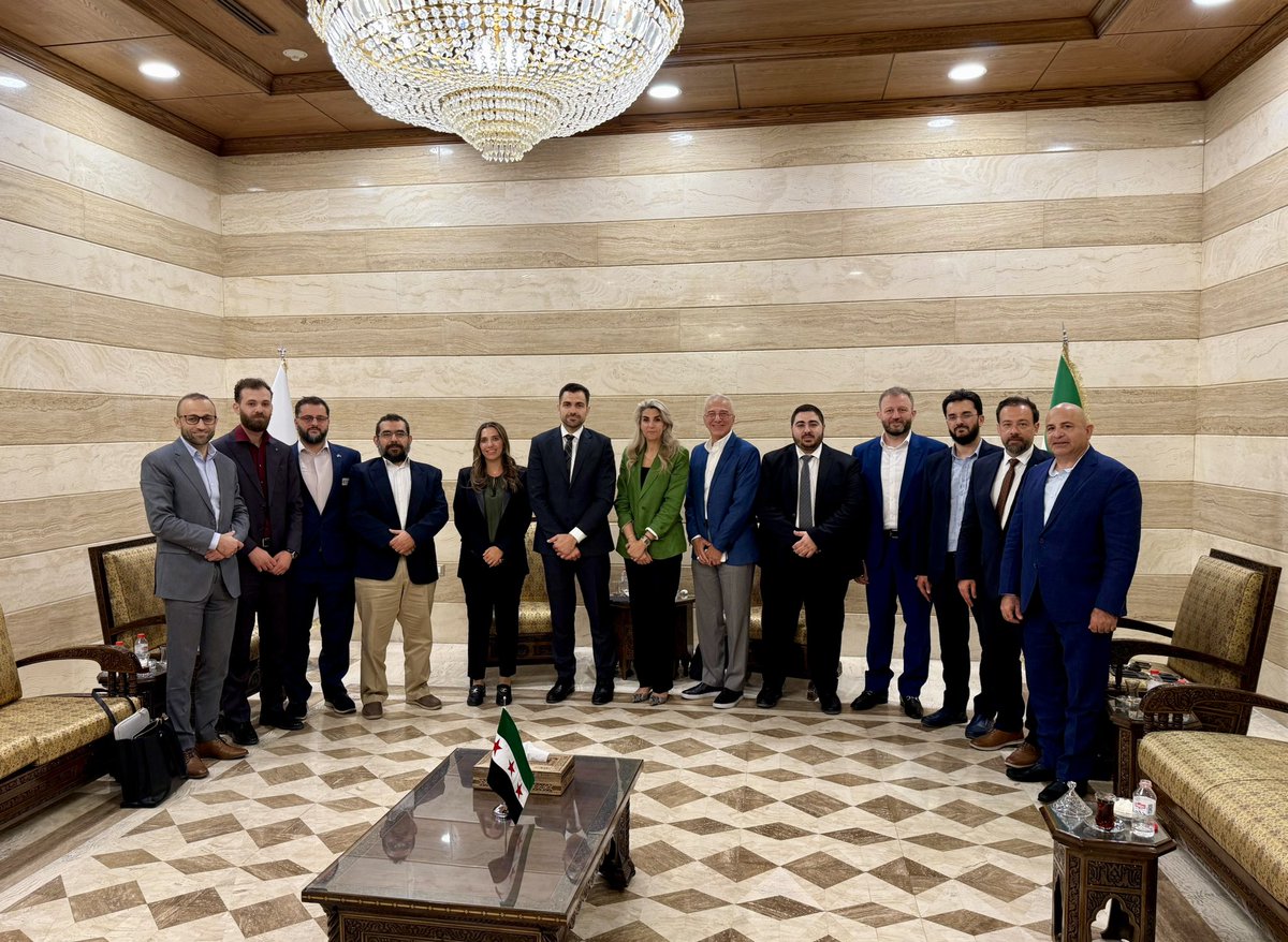 AliaNatafgi's tweet image. كان لمنظمة التحالف السوري الأمريكي من أجل السلام والازدهار شرف الاجتماع مع السيد قتيبة إديلبي، مدير إدارة اميركا، والسيد محمد قنطري، نائب مدير إدارة امريكا في وزارة الخارجية والمغتربين السورية.
شكّل هذا الاجتماع خطوة مهمة نحو توحيد المصالح المشتركة وتعزيز الحوار والشراكة مع…