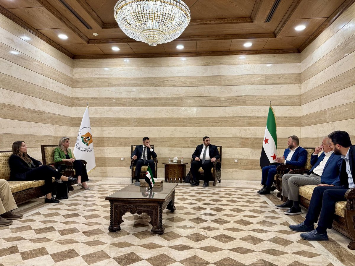 AliaNatafgi's tweet image. كان لمنظمة التحالف السوري الأمريكي من أجل السلام والازدهار شرف الاجتماع مع السيد قتيبة إديلبي، مدير إدارة اميركا، والسيد محمد قنطري، نائب مدير إدارة امريكا في وزارة الخارجية والمغتربين السورية.
شكّل هذا الاجتماع خطوة مهمة نحو توحيد المصالح المشتركة وتعزيز الحوار والشراكة مع…