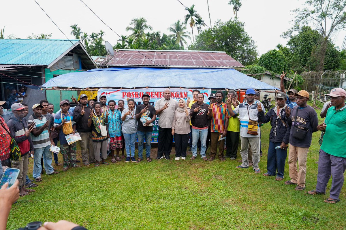 matiusfakhiri's tweet photo. Hari ini menjadi momen penting dalam perjuangan menuju Papua yang lebih baik! ✊🏾✨

Peresmian Posko Pemenangan MARI-YO resmi dilakukan sebagai bentuk komitmen dan semangat bersama untuk mendukung calon Gubernur dan Wakil Gubernur Papua, Matius Fakhiri &amp; Aryoko Rumaropen. https://t.co/foZ8S3M9N0