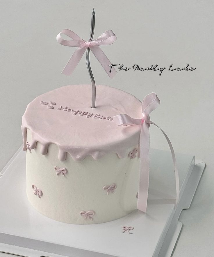 sunzcxv's tweet photo. birthday cake ideas 🎂🎐🩰🍥 https://t.co/YTB2aJY5wq