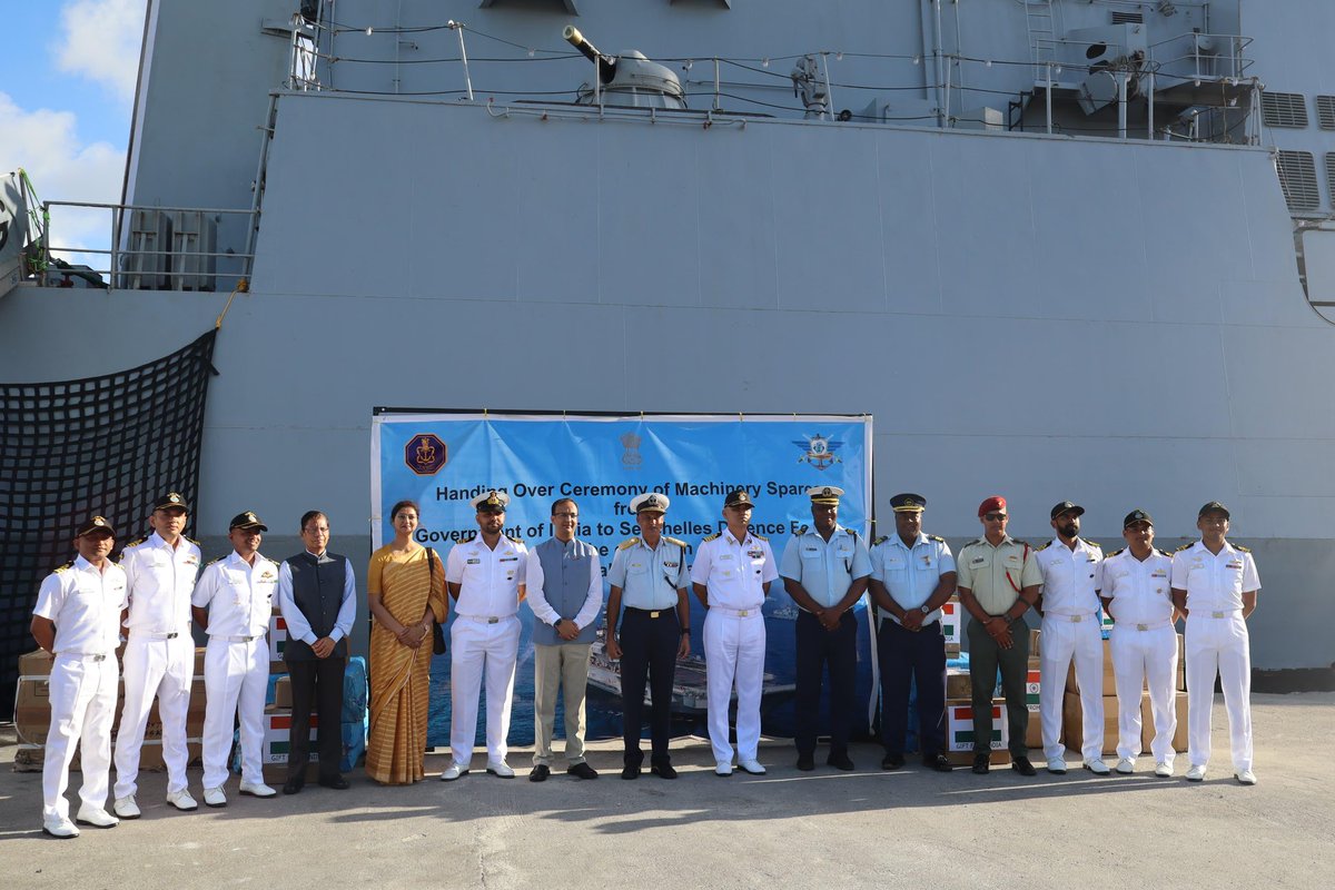 DefProdnIndia's tweet photo. As part of her ongoing operational deployment to the #SouthWest Indian Ocean Region, #INSTeg, a stealth frigate of the #IndianNavy, has entered Port Victoria, #Seychelles, for a port call scheduled from 26 to 30 Jun 2025 .
🔹The visit aims to bolster maritime security cooperation and enhance bilateral #defencerelations between #India and #Seychelles.
🇮🇳🇸🇨
Details: ➡️ https://t.co/6HZI6bFVRU