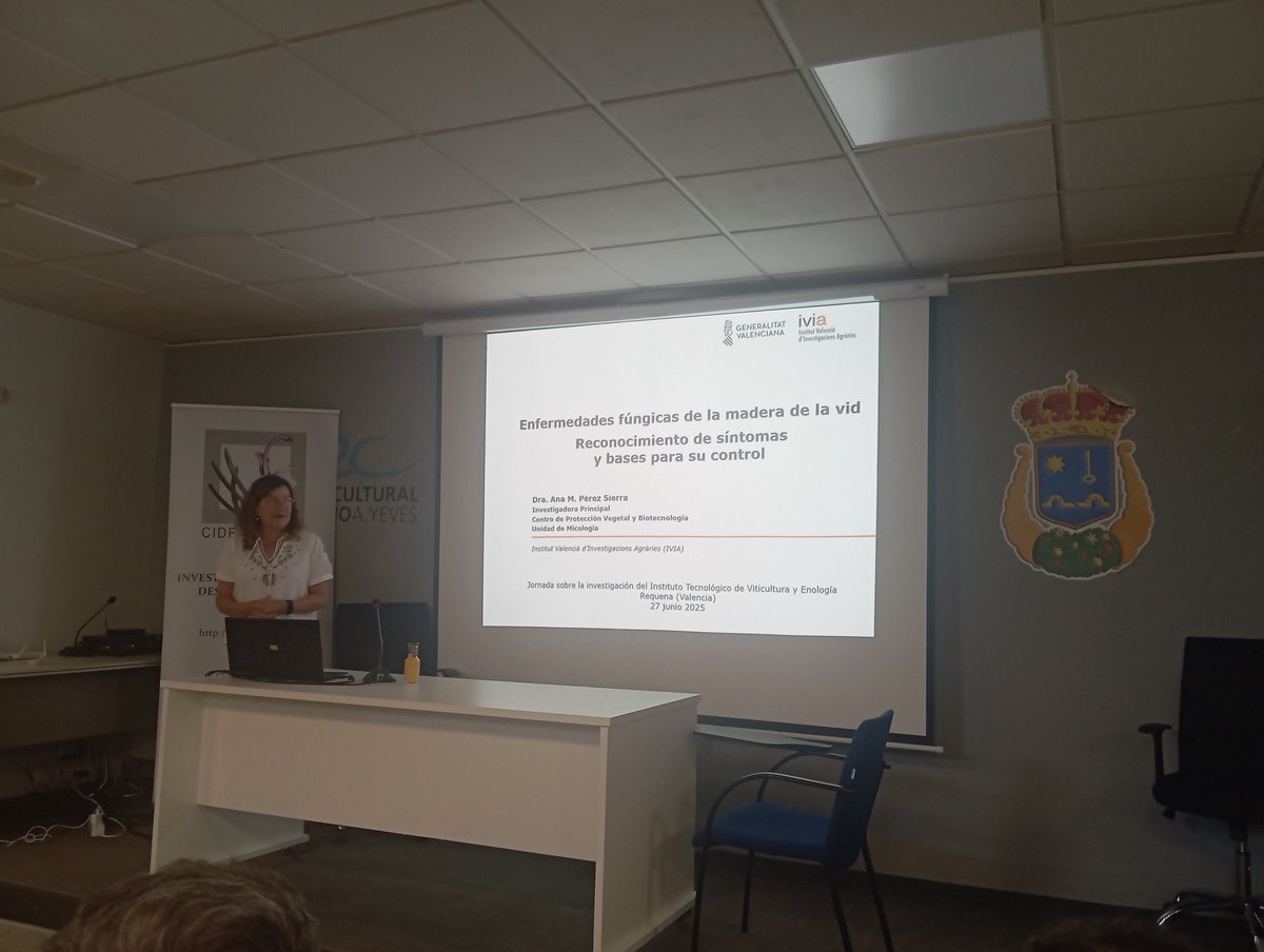 IVIA (@gvaivia) on Twitter photo 🍇Hemos querido aportar nuestro granito de arena en la "Jornada del Instituto Tecnológico de Viticultura y Enología (Requena)" con la mejor representación en #micología la Dra. <a href="/Anapesi3/">Ana Perez Sierra</a>. Ha tratado las enfermedades🍄fúngicas en la #madera de #vid. ¡Excelente foro y organización! 🍇Hemos querido aportar nuestro granito de arena en la "Jornada del Instituto Tecnológico de Viticultura y Enología (Requena)" con la mejor representación en #micología la Dra. <a href="/Anapesi3/">Ana Perez Sierra</a>. Ha tratado las enfermedades🍄fúngicas en la #madera de #vid. ¡Excelente foro y organización!