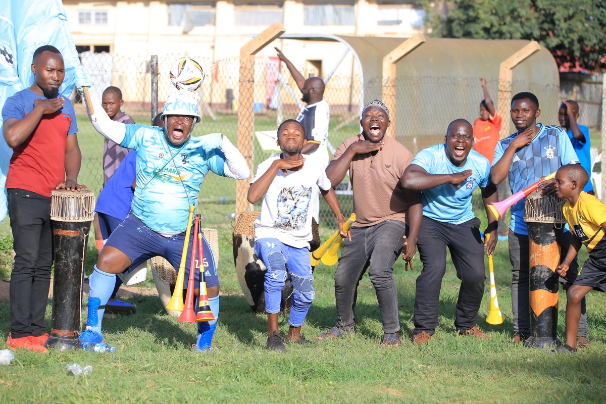 It's a Friday.

#FunFridays
#QueensOfSoccer