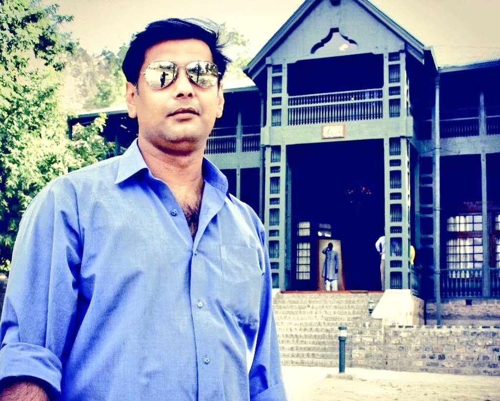 Day 977 without Arshad Sharif 
Day 977 without Justice 
اے دل پہلے بھی ہم تنہا تھے
اے دل ہم تنہا آج بھی ہیں
ان زخموں سے اب اپنی باتیں ہوتی ہیں
جو زخم تھے اب سرخ گلاب ہوئے
اس طرح سے کب تک جینا ہے
میں ہار گیا اس جینے سے
#ArshadSharifShaheed 
#JusticeForArshadSharif
