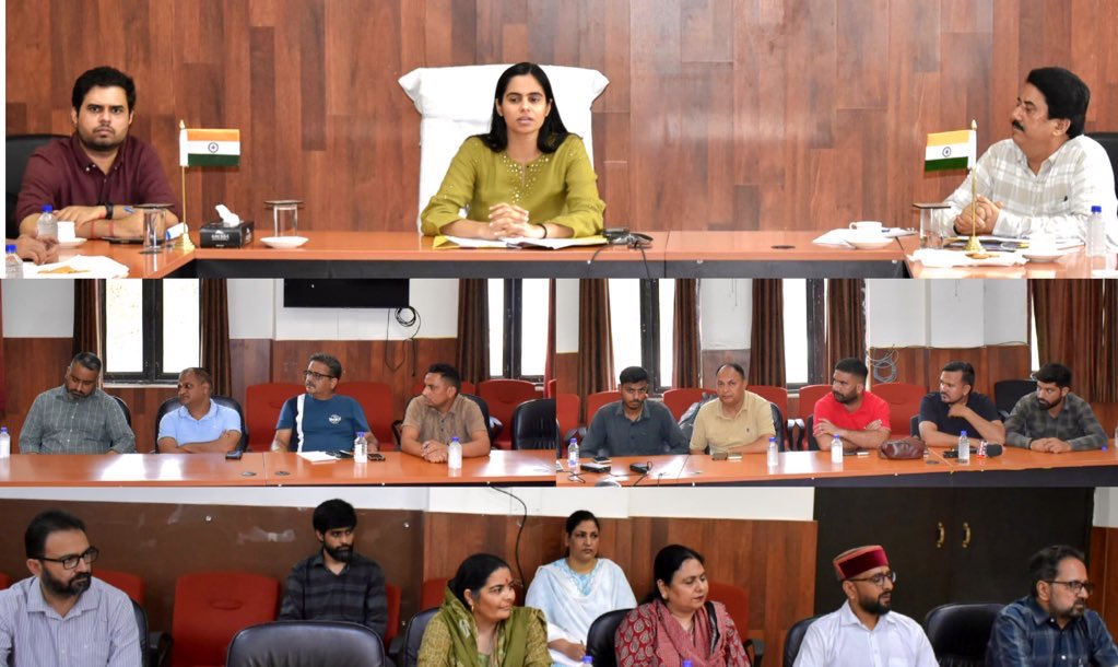DEO Reasi, Nidhi Malik, IAS held an interactive session with media, influencers &amp; Election Icons to boost voter awareness through SVEEP.

DEO Emphasised on media's vital role in fostering informed, inclusive electoral participation.
<a href="/ECISVEEP/">Election Commission of India</a> 
<a href="/ceo_UTJK/">CEO UT OF J&K</a> 
<a href="/diprjk/">Information & PR, J&K</a>