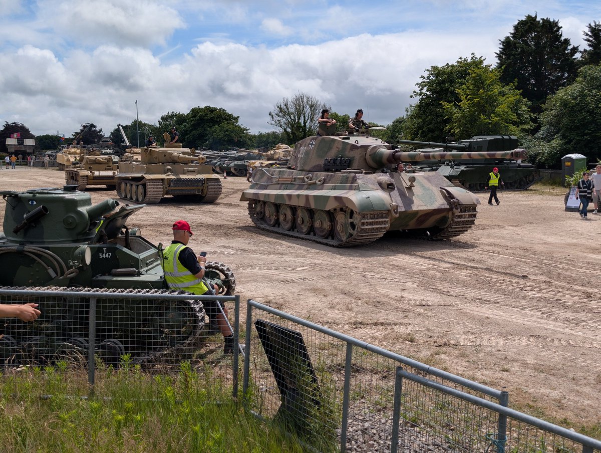 Burntime0101's tweet image. German armour column waiting to deploy. #tankfest