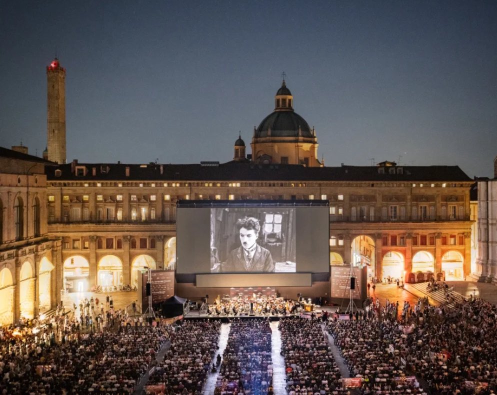 Lost In Film (@lostinfilm) on Twitter photo A summer screening of Charlie Chaplin's 'The Gold Rush' (1925), yesterday at Cineteca Di Bologna <a href="/cinetecabologna/">Cineteca di Bologna</a> A summer screening of Charlie Chaplin's 'The Gold Rush' (1925), yesterday at Cineteca Di Bologna <a href="/cinetecabologna/">Cineteca di Bologna</a>