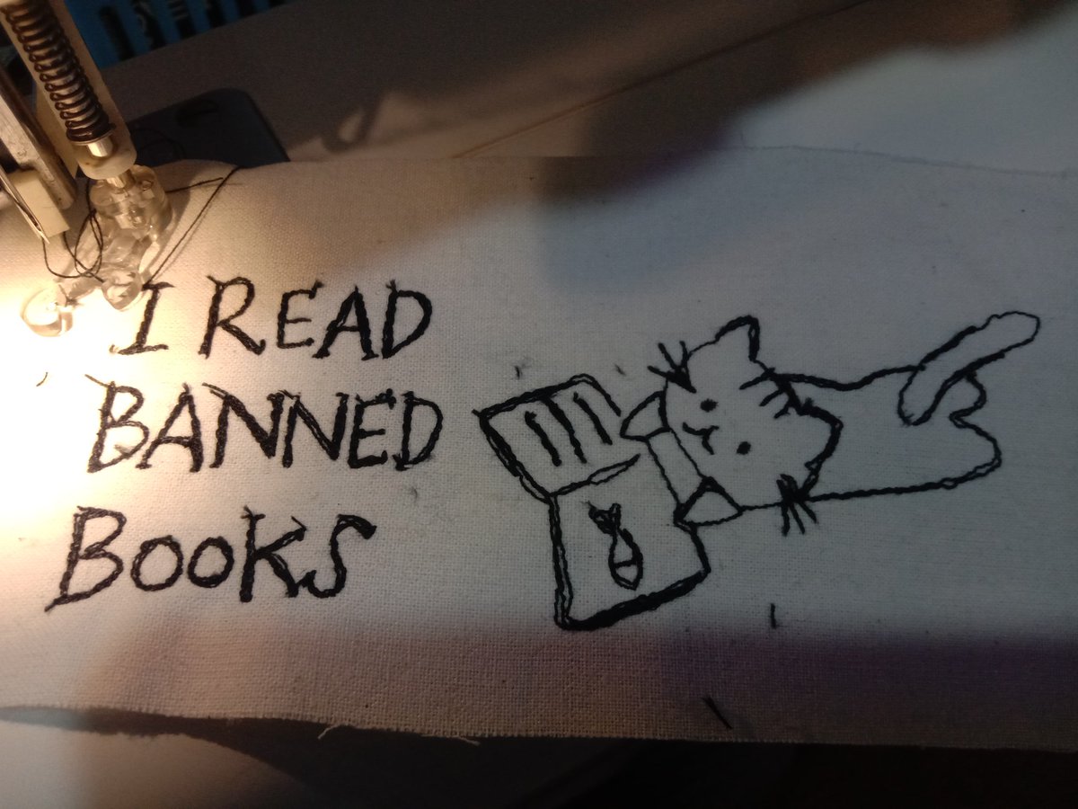 serigalabelacu's tweet photo. I Read Banned Books
#freestylemachineembroidery
#freemotionembroidery https://t.co/te7ucnq8Sm
