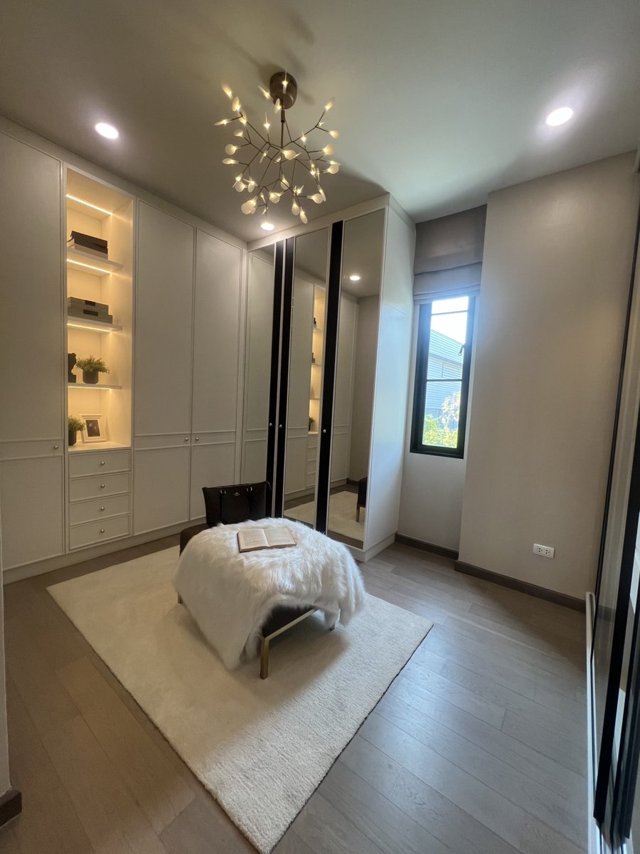 BKKluxhome's tweet photo. 🏡 For Rent: The Master Ekkamai–Sukhonthasawat
3BR, 4BA, 409 sq.m., 4-car parking, maid’s room
Luxury home near Central EastVille | 200K THB/month
Move-in ready
#LuxuryLiving #Ladprao #Ekkamai #BangkokRental #บ้านหรูให้เช่า #ExpatHomes https://t.co/LHdF92bL9i