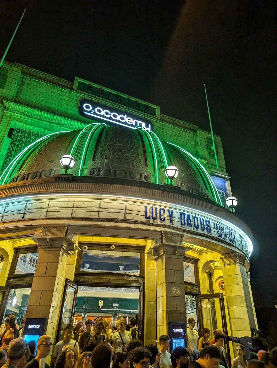 Live Sounds from Lucy's Living Room 

Here's Come Out from the latest <a href="/lucydacus/">Lucy Dacus</a> album to mark her fantastic sellout show <a href="/O2AcademyBrix/">O2 Academy Brixton</a> yesterday. Great support from #jasmine4t too!

Happy Friday all!

open.spotify.com/track/7vU7nNXJ…

NSOL#205