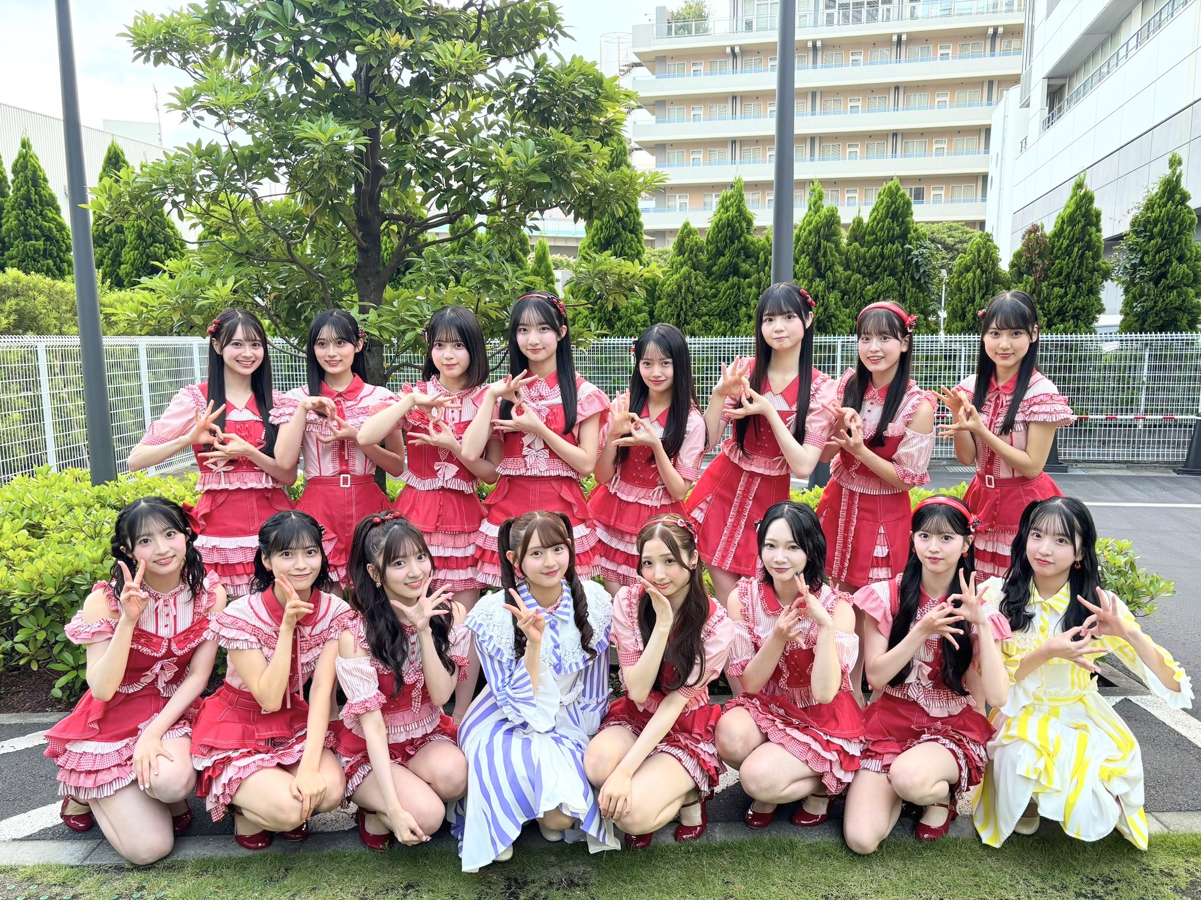 AKB48 単独/東西対向/卒コン 生写真 Amazon.co.jp: 【下口ひなな】 公式生写真 高橋みなみ卒業