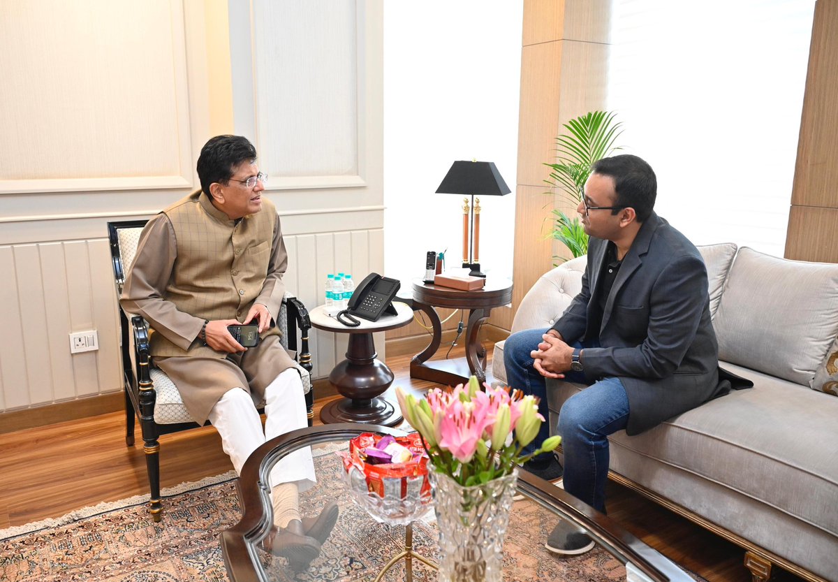 tarunsmehta's tweet image. Had the privilege of meeting Hon’ble Shri @nitin_gadkari ji and Hon’ble Shri @PiyushGoyal ji. Always inspiring to hear their vision for India’s mobility future.
We had the opportunity to discuss what it will take to make EVs mainstream in India and shared how we’re approaching…