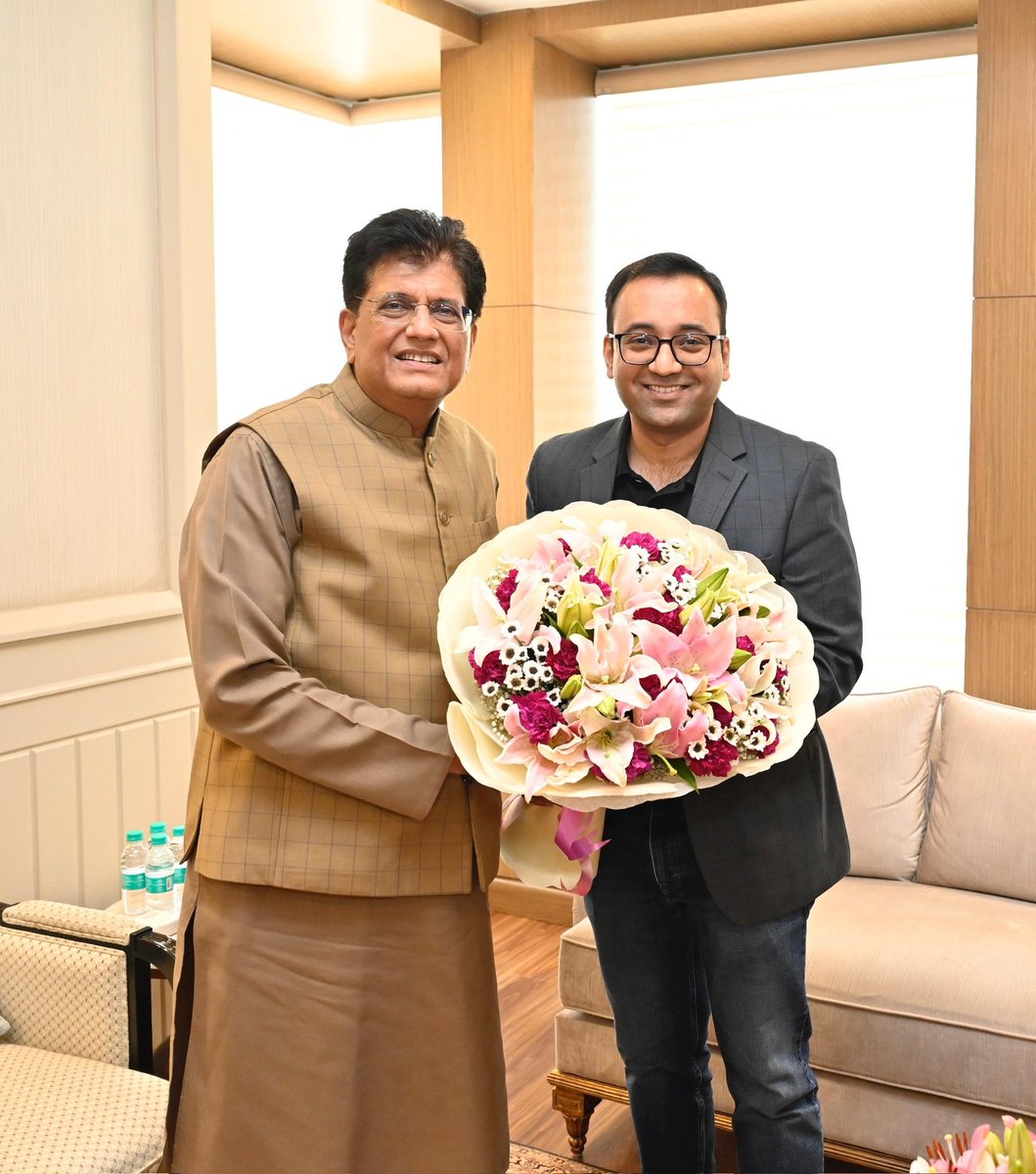 tarunsmehta's tweet image. Had the privilege of meeting Hon’ble Shri @nitin_gadkari ji and Hon’ble Shri @PiyushGoyal ji. Always inspiring to hear their vision for India’s mobility future.
We had the opportunity to discuss what it will take to make EVs mainstream in India and shared how we’re approaching…