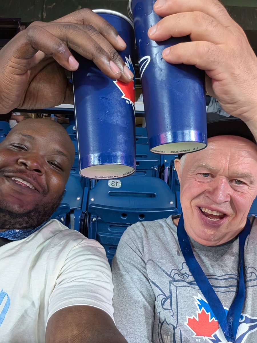 MetaCentre1986's tweet image. Good times at the @bluejays game!!! ⚾️ ⚾️ ⚾️ #toronto #bluejays #baseballgames #summer