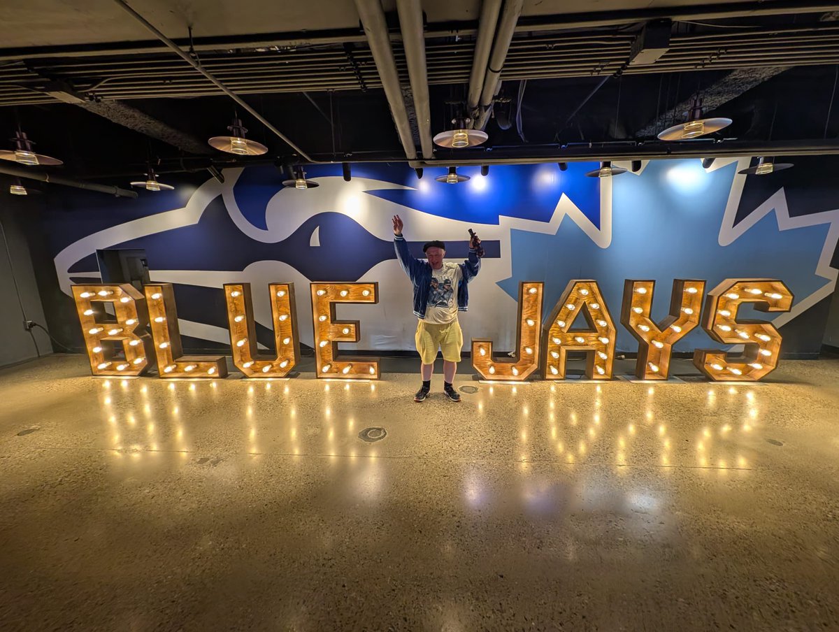 MetaCentre1986's tweet image. Good times at the @bluejays game!!! ⚾️ ⚾️ ⚾️ #toronto #bluejays #baseballgames #summer