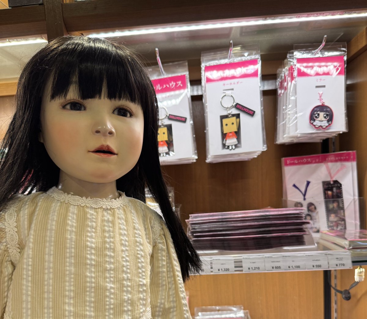パンフレットとグッズ、買い忘れてない？