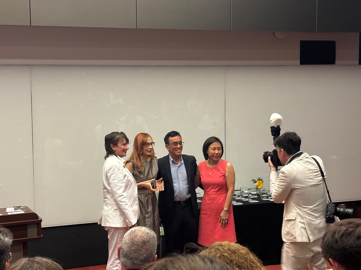 Mecker G Möller MD FACS MAMSE (@meckermollermd) on Twitter photo Honored to receive this distinguished faculty award. It inspires me to continue working in moving the field of surgery forward for higher inclusivity of minorities, IMG ‘s & women. Thank you @uchipritzker @uchicagomed for this recognition. <a href="/JBMatthews/">Jeff Matthews MD</a> Honored to receive this distinguished faculty award. It inspires me to continue working in moving the field of surgery forward for higher inclusivity of minorities, IMG ‘s & women. Thank you @uchipritzker @uchicagomed for this recognition. <a href="/JBMatthews/">Jeff Matthews MD</a>
