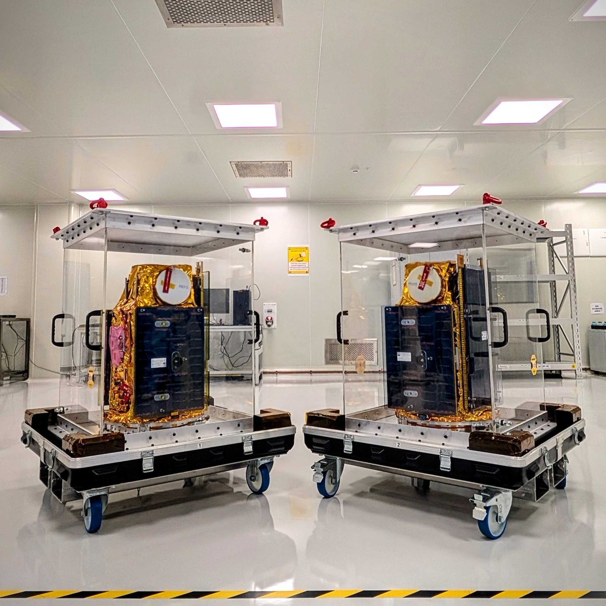 PixxelSpace's tweet image. Packed, prepped, and launch-bound (again)!
Our next set of Fireflies have cleared Pre-Shipment Review and are containerised for their ride to the launch site.
With three already in orbit, this next batch brings us closer to a fully deployed hyperspectral fleet! 🚛🛰️🔥