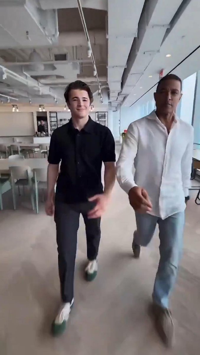 Harry Sisson and Don Lemon have teamed up to bring MAGA down

What comes to mind when you see them?