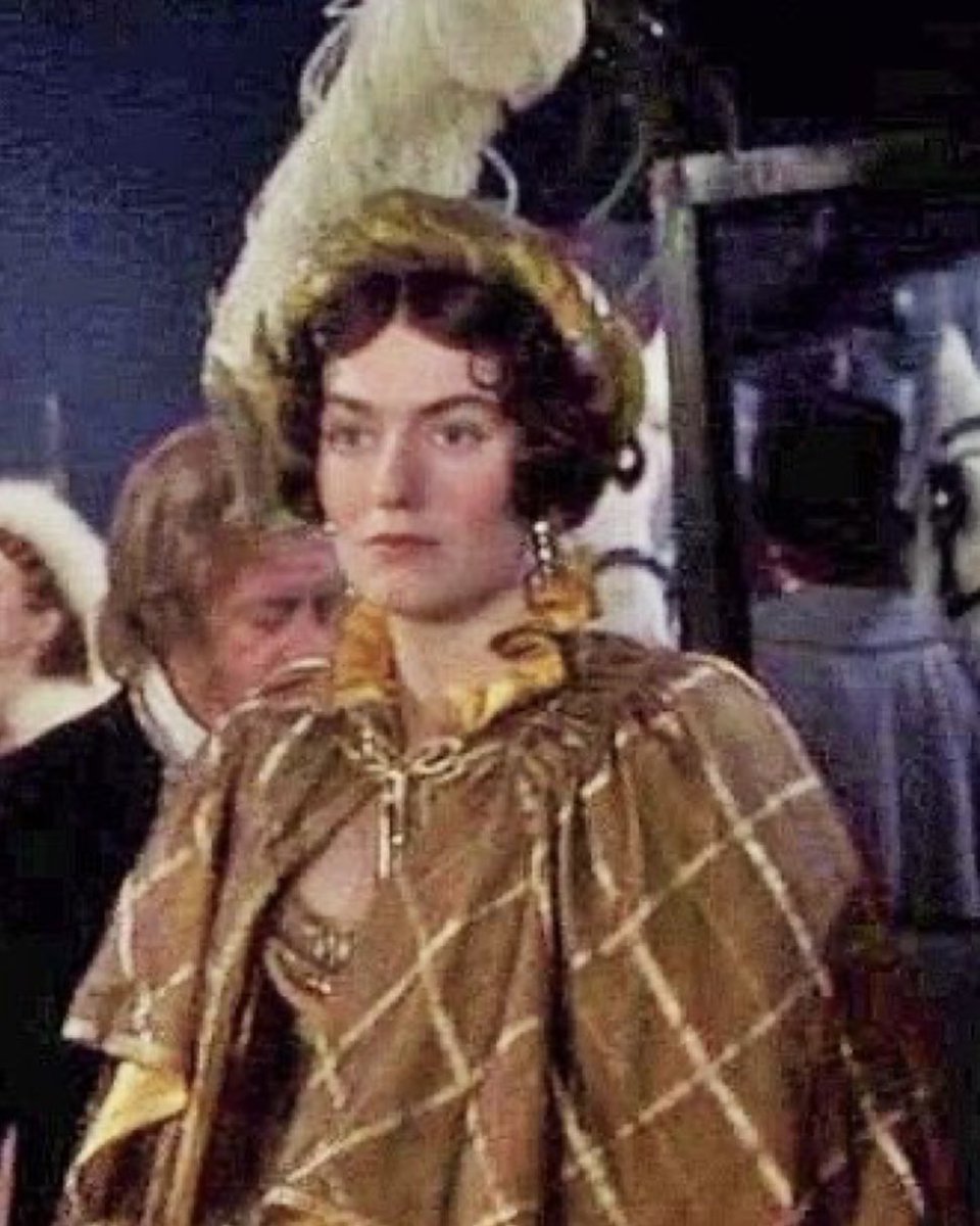 JaneAustenBath's tweet image. Caroline Bingley is seen to wear a variety of extravagant outfits in Pride and Prejudice (1995) 🪭✨
Which is your favourite and why? 🤭
#janeausten #janeaustengifts #janeaustencentre #regency #prideandprejudice #austen250 #prideandprejudice1995 #carolinebingley #annachancellor