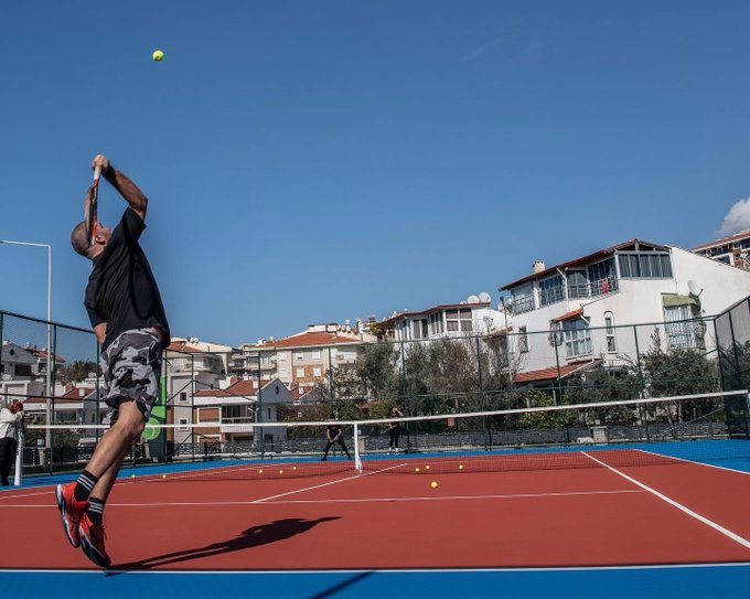 Kuşadası Tenis Kulübü’nde Hafta Sonu Eğlencesi