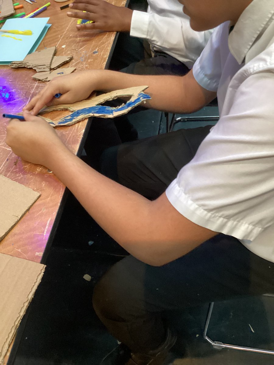 3F were involved in an art project, the children created collages. That were put on display at the MAC in Cannon Hill Park. They looked at the work created by other schools as well as their work on display. They took part in a crafting workshop and created face masks