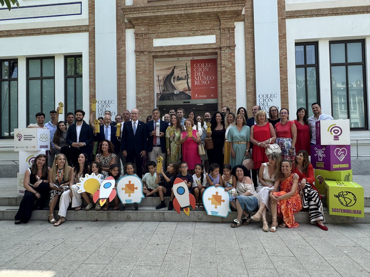 #Linkers👏Hoy hemos asistido al acto de entrega de la 5ª Ed. Premios Innosocial, en el que nos han concedido una mención especial por nuestros 10 años como punto de encuentro universidad-empresas🏅 ¡Muchas gracias al Ayto. <a href="/malaga/">Ciudad de Málaga</a> y <a href="/ArrabalAID/">Asociación Arrabal-AID</a> por este reconocimiento!💛#ProudOf