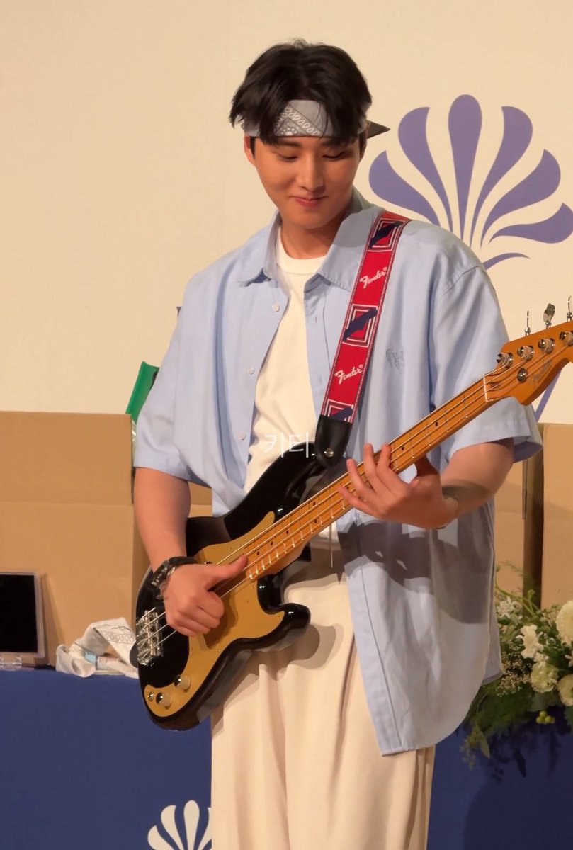mrsjungchanwoo's tweet photo. YoungK wearing bandana while playing the bass

2015                                     2025 https://t.co/9CuDdWuU7W