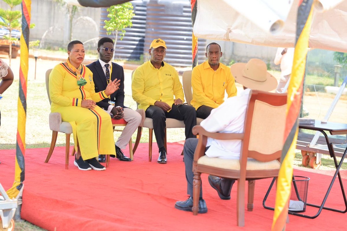 H.E. President Yoweri Kaguta Museveni has arrived in Kamutur, Bukedea District, at the residence of the Rt. Hon. Speaker Anita Among. During the visit, he toured one of her zero-grazing cattle farms and held an interaction with NRM chairpersons from the Teso subregion.