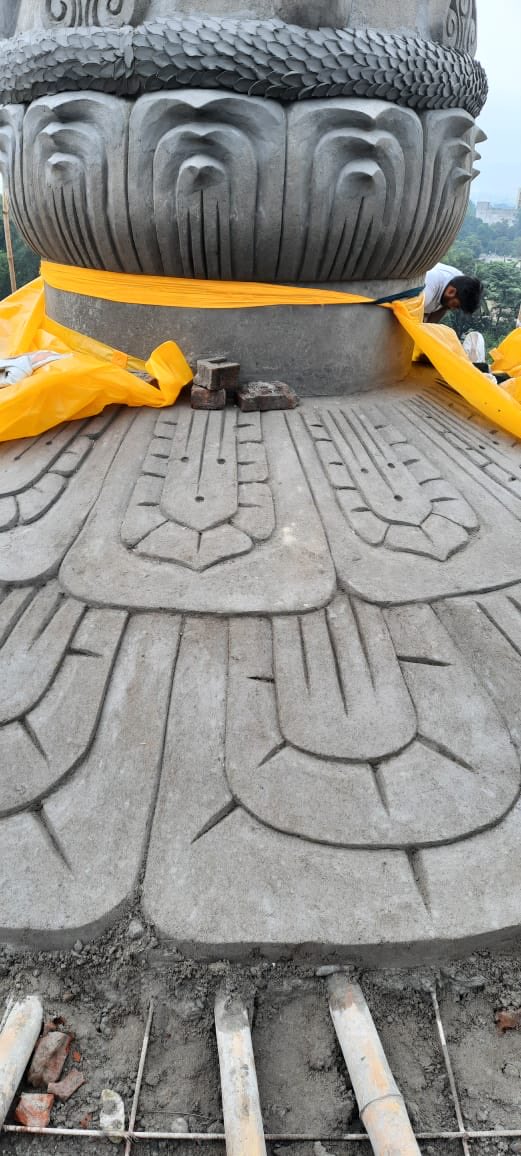 roysaryu's tweet photo. भगवान जगन्नाथ की रथ यात्रा के दिन आज श्री लक्ष्मीनारायण मंदिर (बिड़ला मंदिर) के मुख्य शिखर का निर्माण कार्य सम्पन्न हुआ.तदुपरांत मुख्य ढाँचा की मरम्मत एवं सुदृढ़ीकरण का कार्य आरम्भ होगा.आज ही के दिन गत वर्ष मंदिर के गर्भगृह में श्री लक्ष्मीनारायण के विग्रह की प्राण प्रतिष्ठा हुई. https://t.co/NCIEqJY0N0