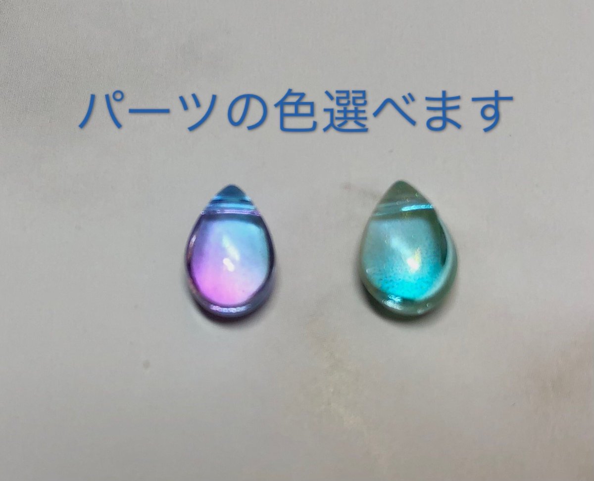 **人魚の忘れもの**

人魚が落とした蒼のネックレスは、やがて泡になって消えてしまうのでしょうか。
儚くきらめくその一瞬を指先に閉じ込めて❁⃘*.ﾟ

こちら人差し指パーツの色が選択できます。

minne minne.com/@dayxdream
creema creema.jp/c/akari-yomogi

 #今月のネイル  #ネイルチップ