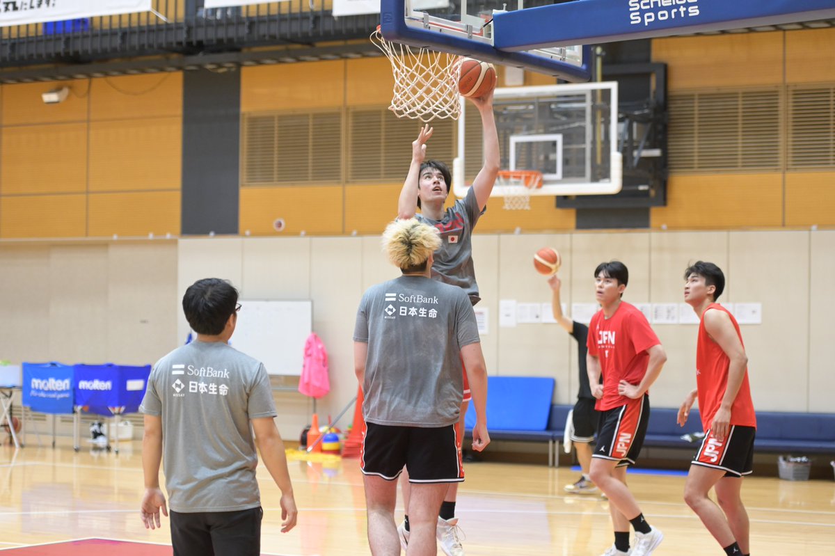 JAPAN_JBA's tweet photo. #AkatsukiJapan 男子日本代表
第1次強化合宿中🏀
来週末は #日本生命カップ2025 (東京大会)が有明アリーナで開催！

合宿メンバーはこちら：https://t.co/FC7BQxg2Wr

🏆#日本生命カップ2025 (東京大会)
🇯🇵男子日本代表 vs 男子オランダ代表
📍有明アリーナ
🎫絶賛発売中！
大会ページ：https://t.co/LeVUa6Fy5A

🏆#SoftBankCUP2025 (千葉大会)
🇯🇵男子日本代表 vs 男子デンマーク代表
📍LaLa arena TOKYO-BAY
🎫6/30：一般先着販売開始！
大会ページ：https://t.co/f6q1kIvvvi
#日本一丸 #バスケで日本を元気に