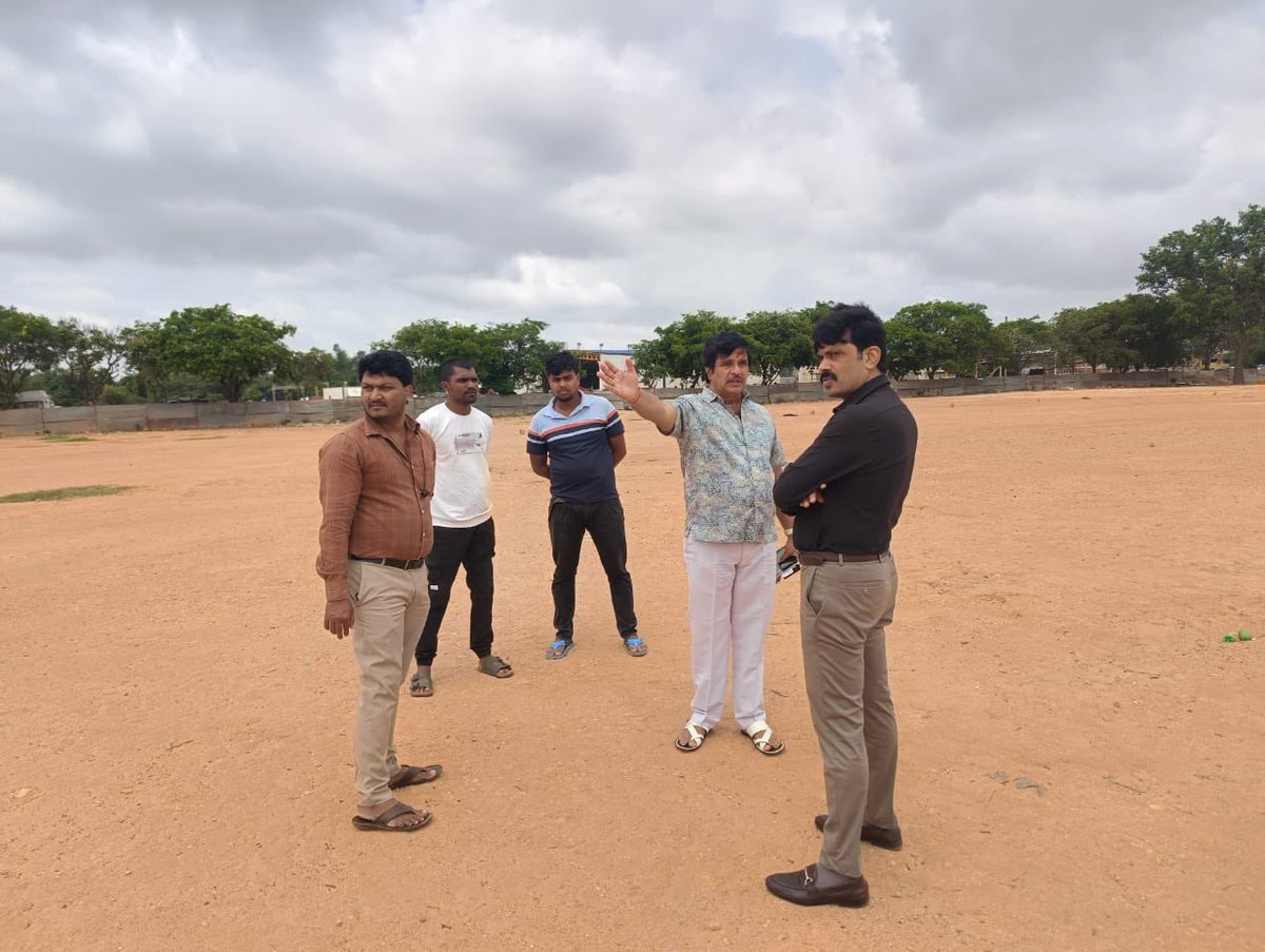 ಇಂದು ಬೆಳ್ ಬೆಳಿಗ್ಗೆಯೇ ಎಸ್.ನಾರಾಯಣ್ ಅವರೊಡಗೂಡಿ ಅರಮನೆ ಮೈದಾನಕ್ಕೆ ಹೋಗಿದ್ದೆವು. ಪ್ರವೇಶ, ಪಾರ್ಕಿಂಗ್, ಶೋ ಜಾಗ ಮುಂತಾದ ವಿಷಯಗಳ ಕುರಿತಂತೆ ಚರ್ಚಿಸಿದೆವು. ಇದೇ ಸಂದರ್ಭದಲ್ಲಿ ಆನಂದ್ ರಾಚ್ ಸಹ ಜೊತೆಗಿದ್ದರು. ಎಸ್. ನಾರಾಯಣ್ ಸರ್ ಜೊತೆ ಕೆಲಸ ಮಾಡುತ್ತಿದ್ದರೆ, ಕೆಲಸಕ್ಕೂ ಒಂದು ಶಿಸ್ತು ಬಂದುಬಿಡುತ್ತೆ. ಹಗಲಿರುಳೂ ಅದೇ