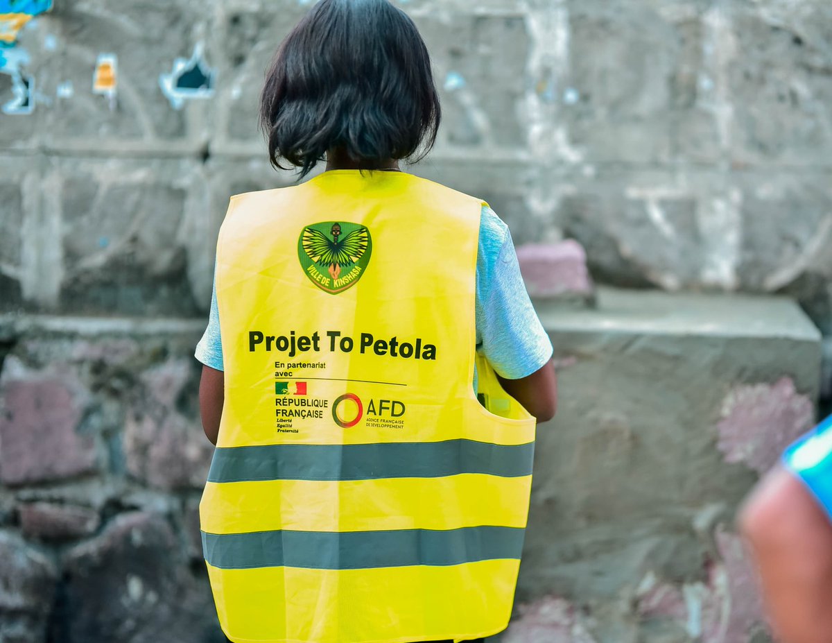 TPetola's tweet photo. Lancement des travaux de réhabilitation des voiries structurantes et des caniveaux de drainage dans le quartier Salongo à Limete et dans le quartier Abattoir à Masina. https://t.co/vNHhRiXKe3