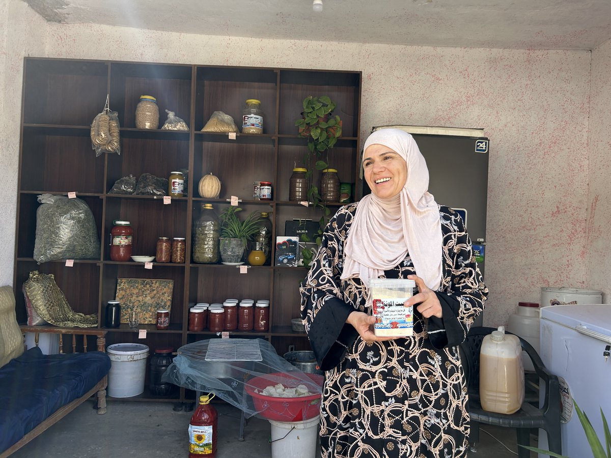 ICRC_sy's tweet image. "Everything a family needs" is more than a slogan for Um Zaid.
This amazing mother of 7 from Raqqa turned her love for homemade food into a thriving business — with help from @ICRC and @SyRedCrescent.
Tomato paste, jams, spices & more, made with passion and purpose!