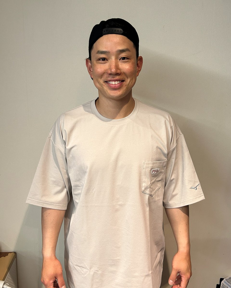 阪神タイガース #糸原健斗 選手が着ているTシャツはシルバークラウドカラー✨優しい色合いですがハリ感のあるサラッとした生地なのでカッコ良く着こなしていただけます😀男女ともにオススメ！
▼ミズノワンポイントワッペンシリーズはこちら☞jpn.mizuno.com/ec/disp/goods-…