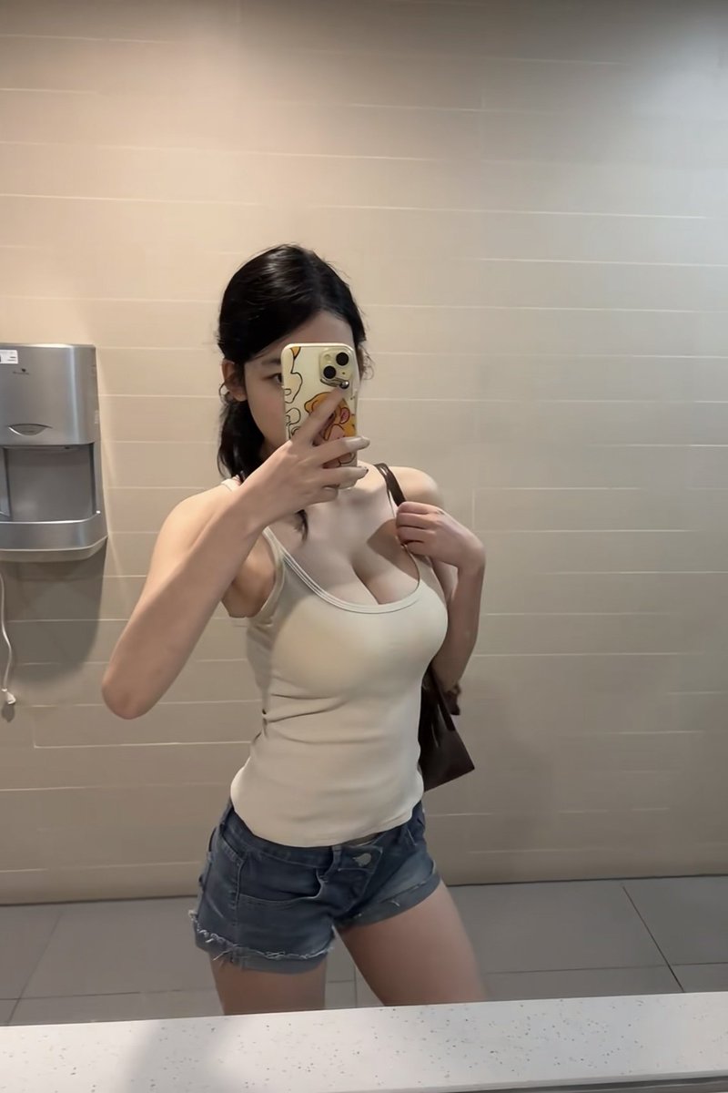 绑马尾还是不绑？
绑的话后入的时候可以抓我头发哦 😝