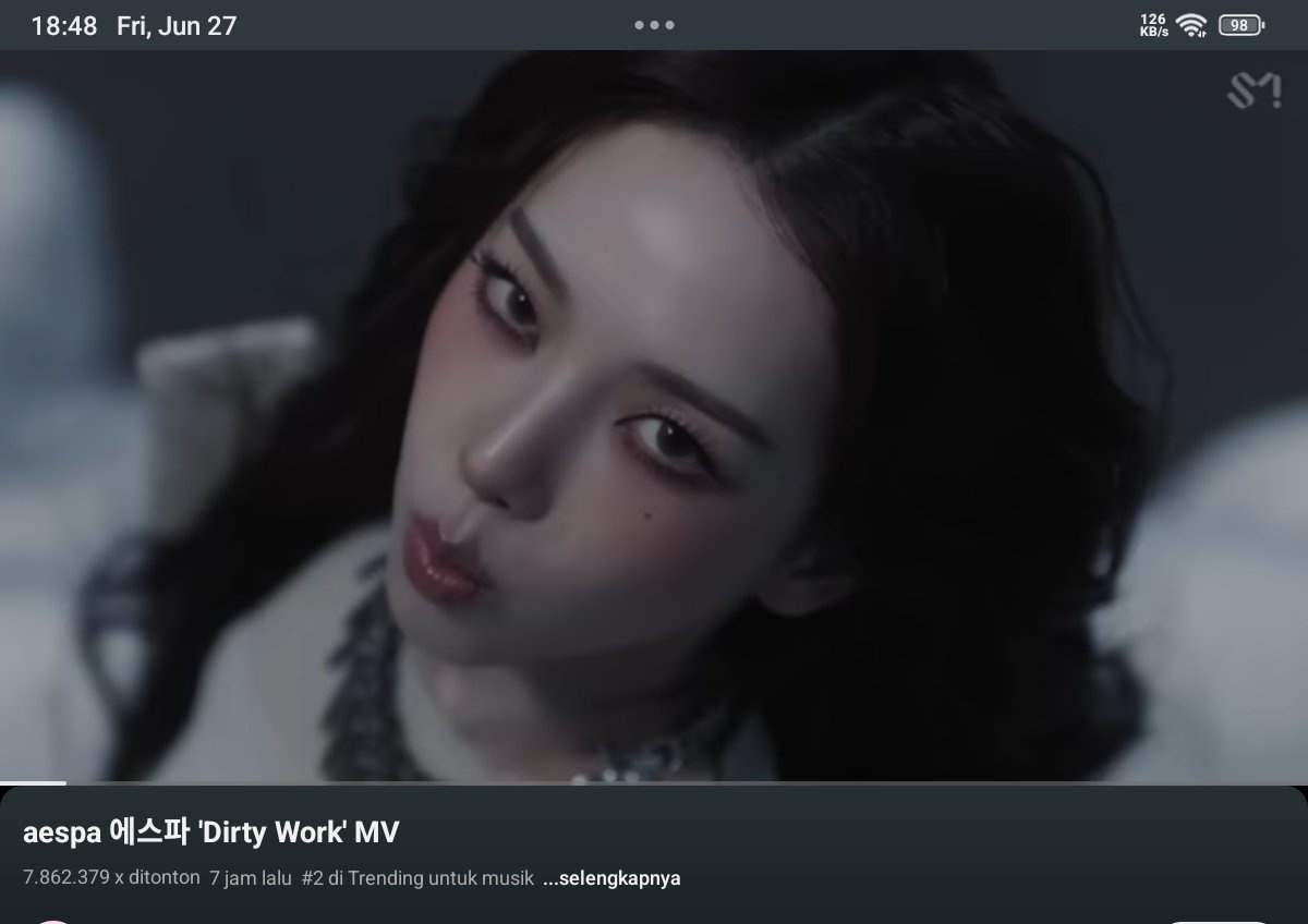 jihoontreasure's tweet photo. @SynkSociety Drop it low low low low. Another hit song from aespa. Congratulations on your comeback, girls! Semangat promosi comebacknya. @yoojjmn

GET DIRTY WITH AESPA
#DirtyWorkReleaseDay #에스파컴백은_리얼_더티워크 #aespaDirtyWork
ᅠ https://t.co/Q8P0LisHCI