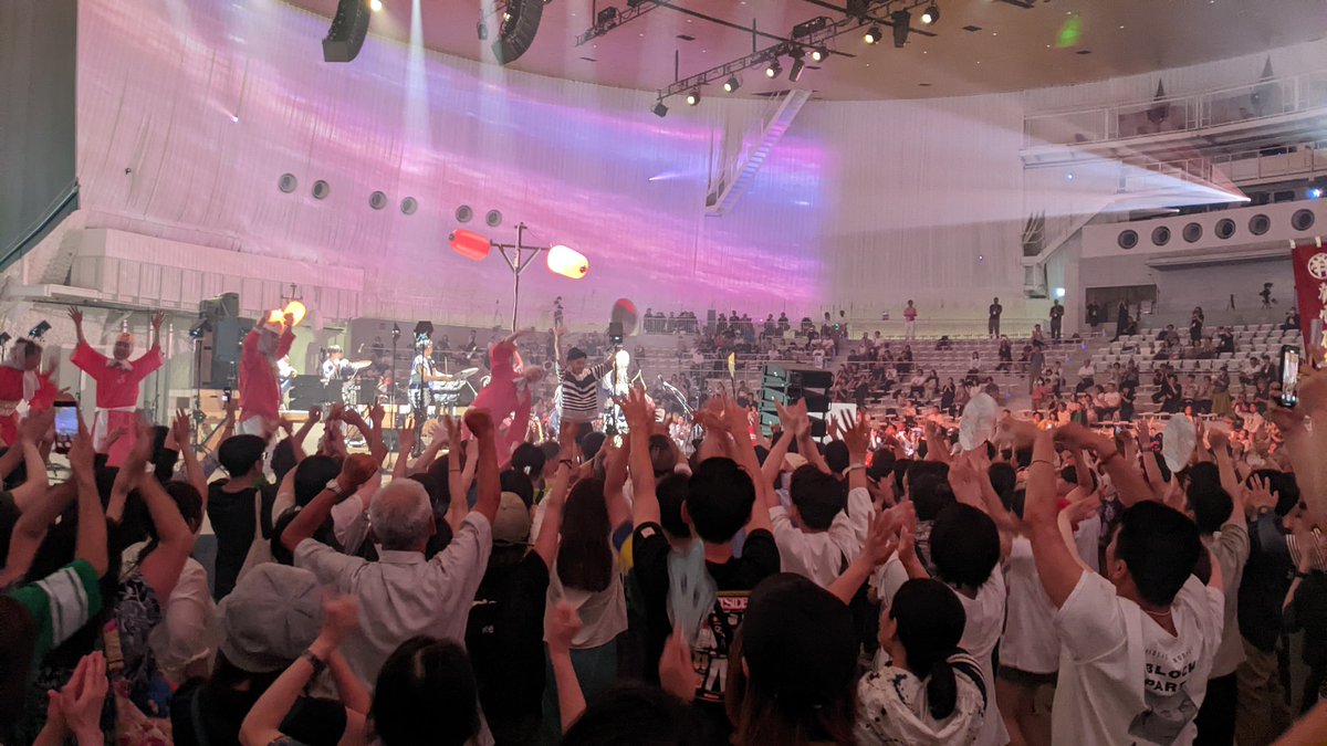 ブラウン館盆踊り、
こんな早く盆踊りできるのんて！
ノリノリで描いて、
もうその場で演者にすぐあげた。
おひねりのかわり？
喜んでくれたらよき。