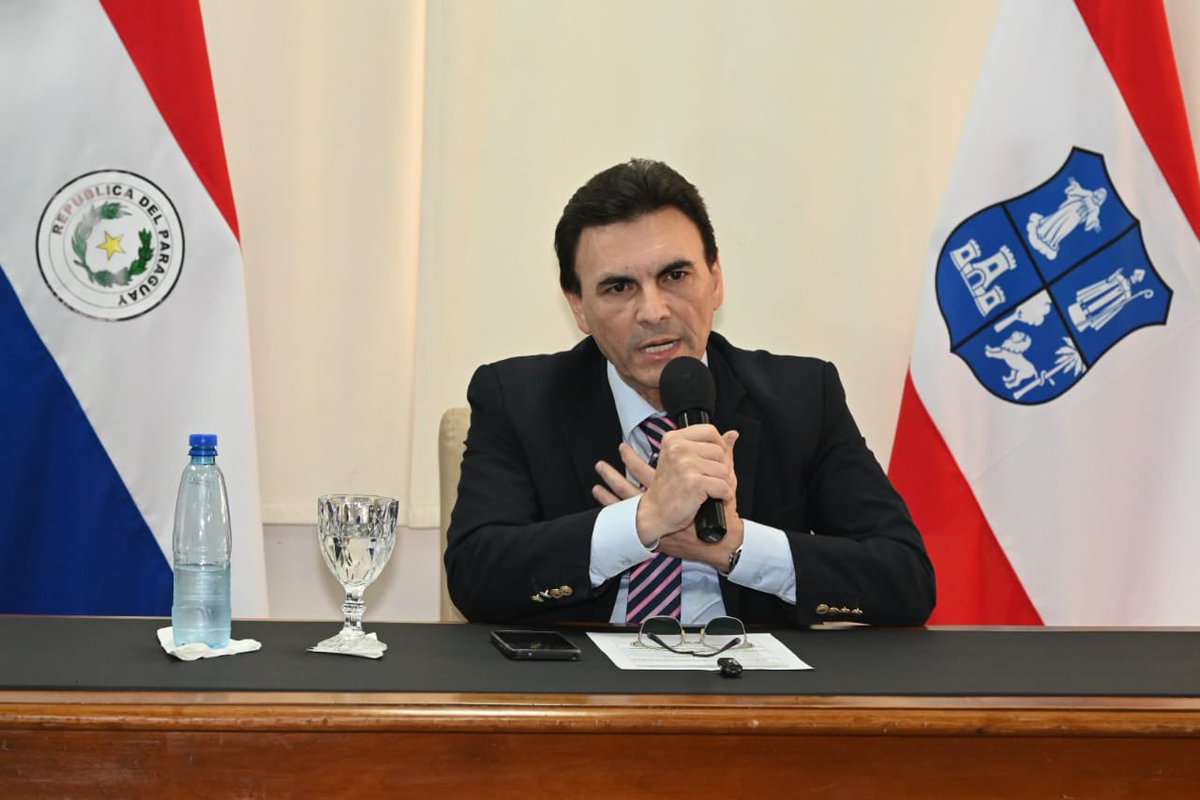 🗣️En conferencia de prensa el interventor de la Municipalidad de Asunción <a href="/pereiraolmedo/">Carlos Pereira Olmedo</a> instó a los contribuyentes que tengan deudas con la comuna se acerquen para hacer un plan de pago y cumplir con los compromisos.
➡️Dijo que no recurrirá a préstamos para el pago de salarios.