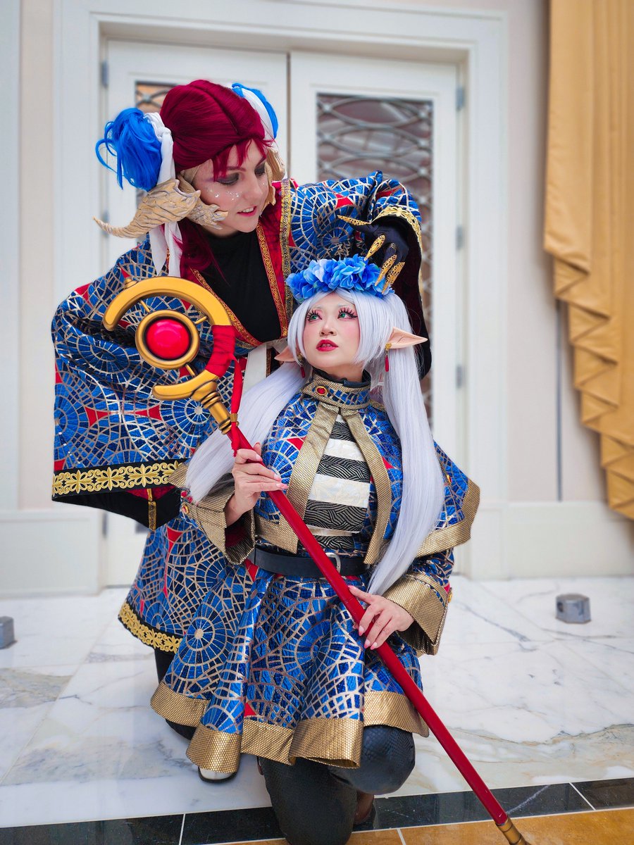 The Dragon(Con) Robes are one of my favorite cosplays to wear lately -- so comfy! 🐉

Glad as always to cosplay with <a href="/YayaHan/">Yaya Han</a> / sport her amazing <a href="/CosplayFabrics/">CosplayFabrics</a> materials &amp; trims!

Horns/tail from <a href="/TurtleSmithyCos/">turtlesmithy.bsky.social</a> 

📸 = @brian_b_boling (IG)

#cosplay