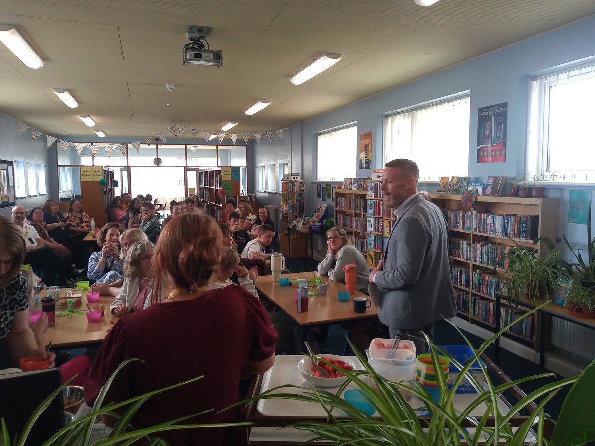 KeithGrammarLRC's tweet image. Great way to end the term with coffee break in the library. All the staff descended upon the library to enjoy coffee, strawberries and ice cream. Felt like the library was at the heart of the school :0) Enjoy the summer hols everyone! ☀️⛱️🕶️🌻📚