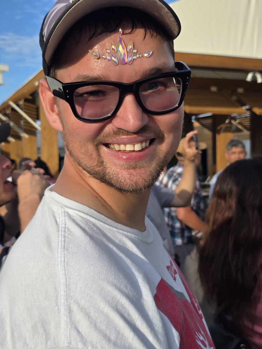 MetaCentre1986's tweet image. Cabana days, cool drinks, and endless sunshine ☀️💦 A perfect escape with the best people around!

#CabanaLife #PoolPartyFun #Summer #SunkissedDays #GoodTimesOnly #PoolsideChillin #EndlessSummer