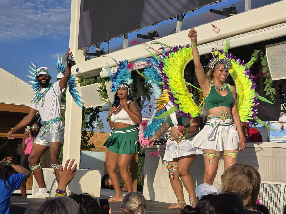 MetaCentre1986's tweet image. Cabana days, cool drinks, and endless sunshine ☀️💦 A perfect escape with the best people around!

#CabanaLife #PoolPartyFun #Summer #SunkissedDays #GoodTimesOnly #PoolsideChillin #EndlessSummer